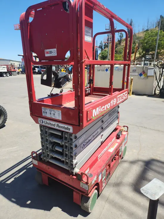 2019 MEC MICRO 19 Scissor Lift