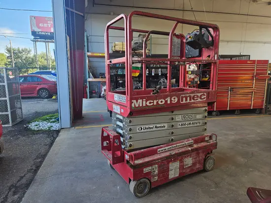2019 MEC MICRO 19 Scissor Lift
