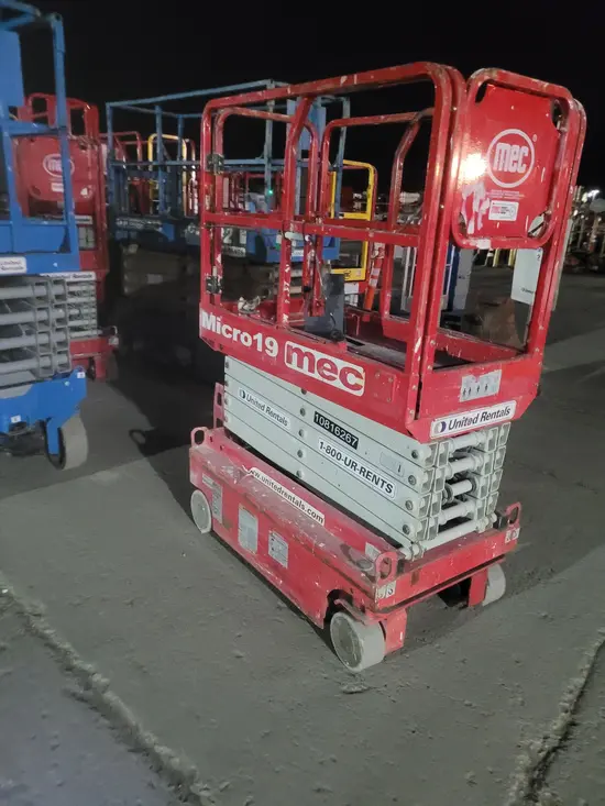 2018 MEC MICRO 19 Scissor Lift