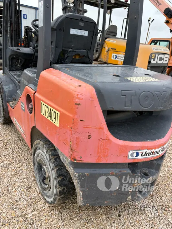 2018 Toyota 8FDU30 Warehouse Forklift