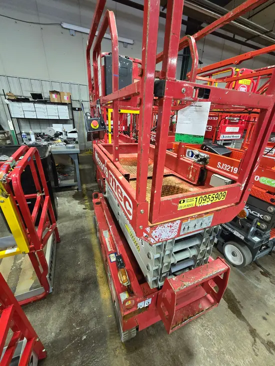 2019 MEC MICRO 19 Scissor Lift