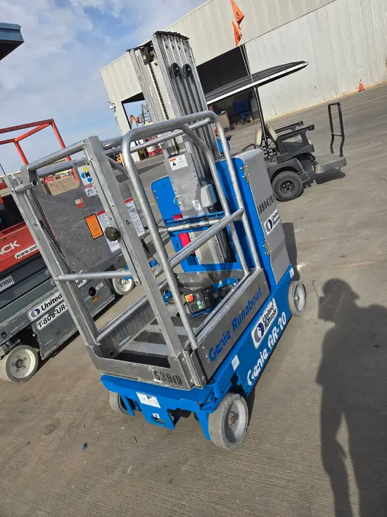 2019 Genie GR-20 Self-Propelled One-Person Lift