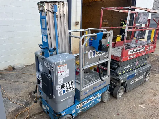 2016 Genie GR-20 Self-Propelled One-Person Lift