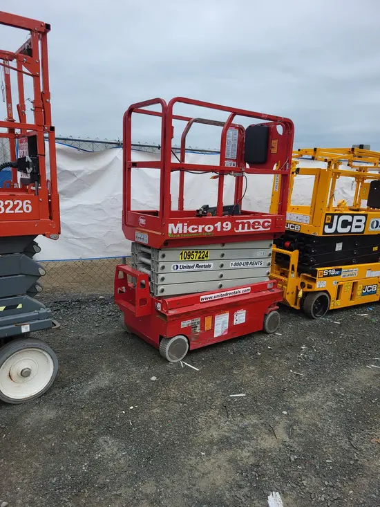 2019 MEC MICRO 19 Scissor Lift