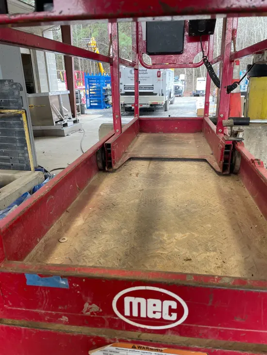 2018 MEC MICRO 19 Scissor Lift