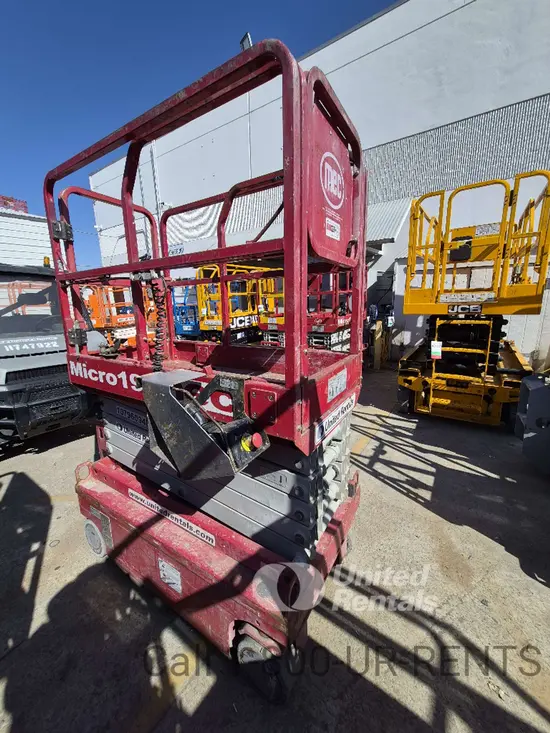 2018 MEC MICRO 19 Scissor Lift