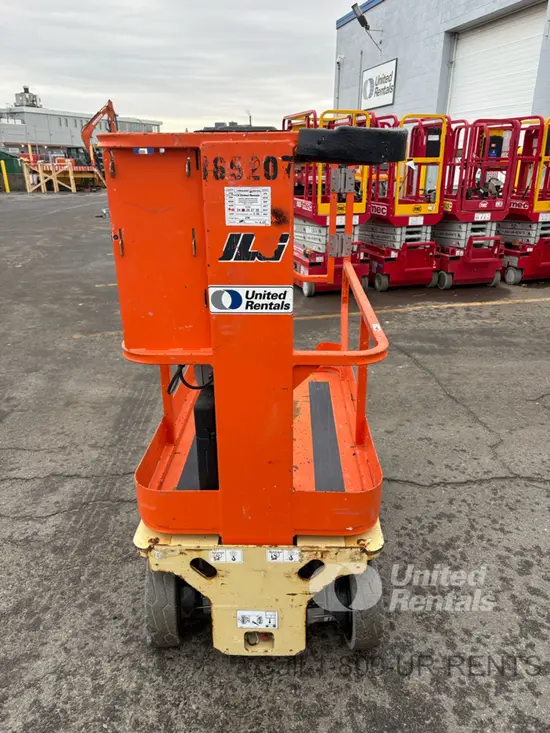 2016 JLG 1230ES Self-Propelled One-Person Lift