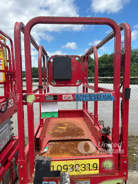 2019 MEC MICRO 19 Scissor Lift