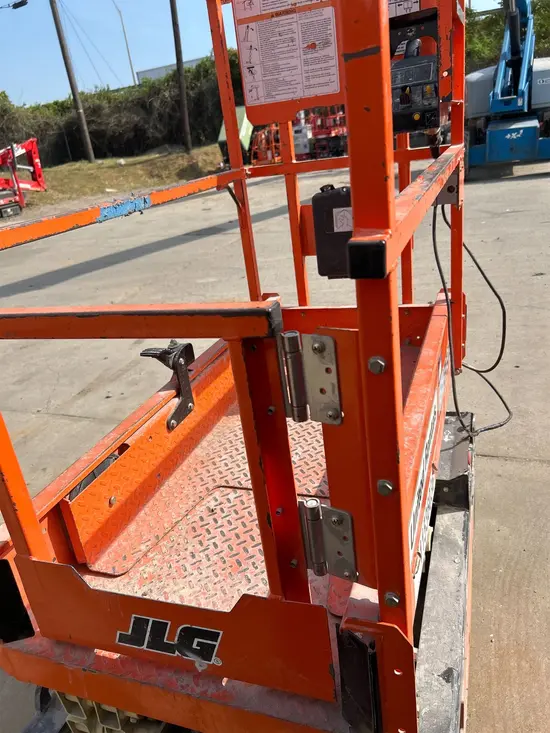 2022 JLG ES1330L Scissor Lift