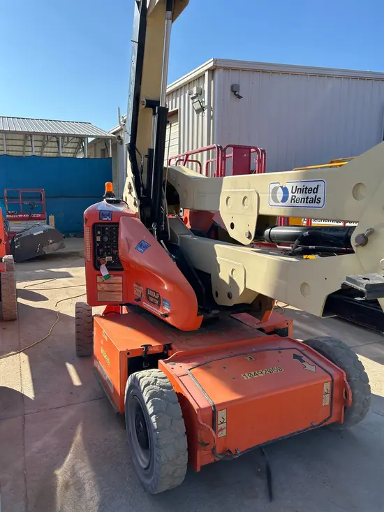 2016 JLG E400AJPN Articulating Boom Lift