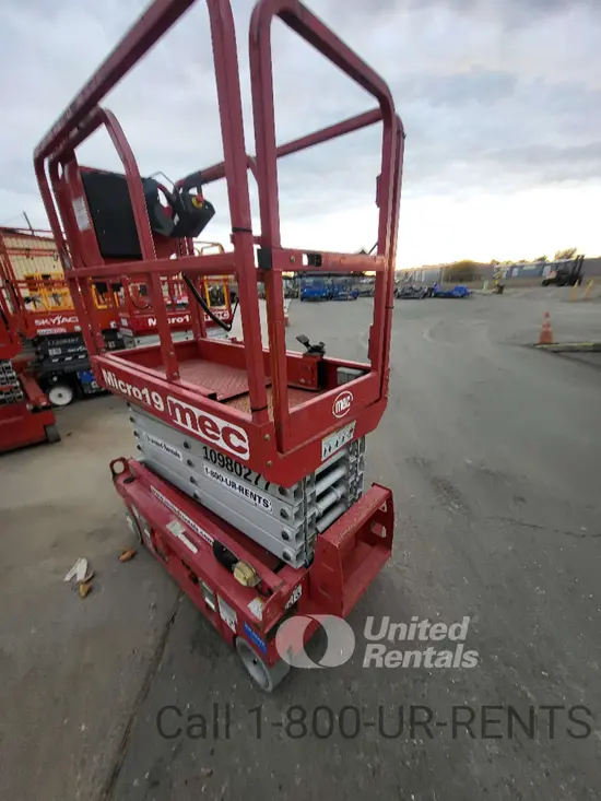 2019 MEC MICRO 19 Scissor Lift