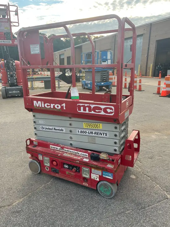 2019 MEC MICRO 19 Scissor Lift