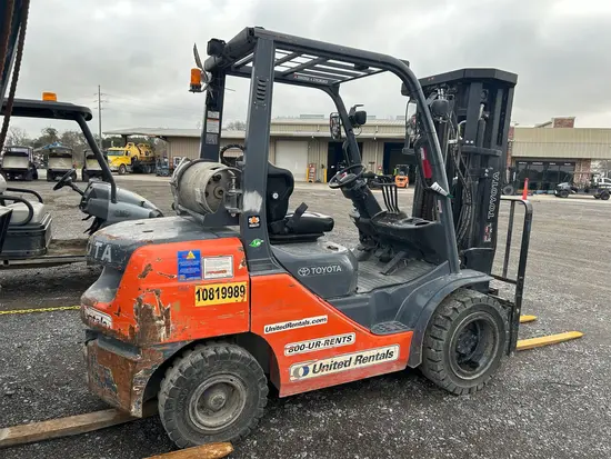2018 Toyota 8FGU30 Warehouse Forklift