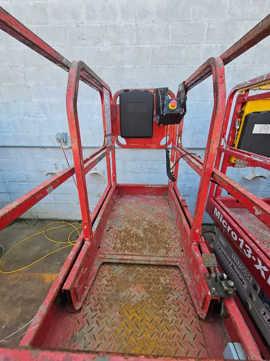 2019 MEC MICRO 19 Scissor Lift