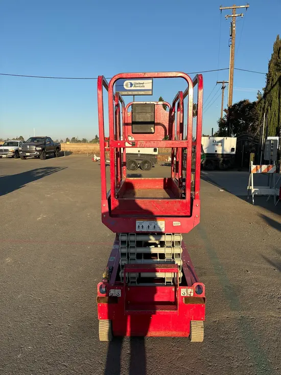 2018 MEC MICRO 19 Scissor Lift