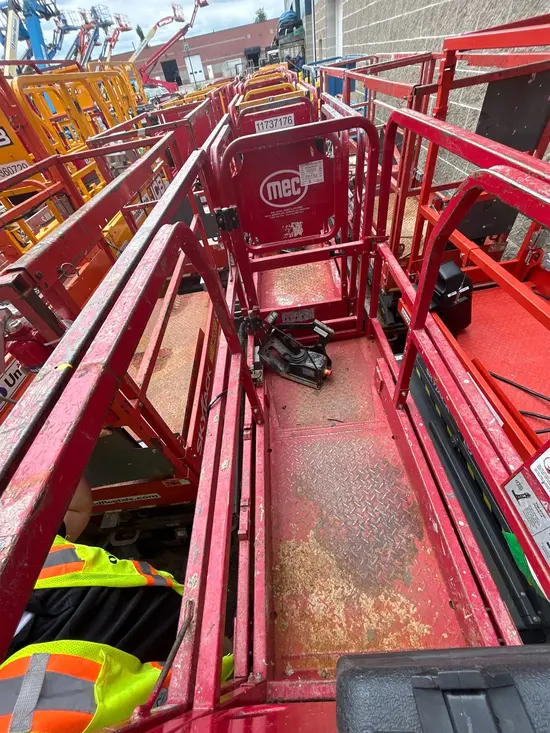 2018 MEC MICRO 19 Scissor Lift