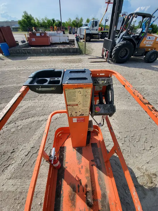 2016 JLG 1230ES Self-Propelled One-Person Lift