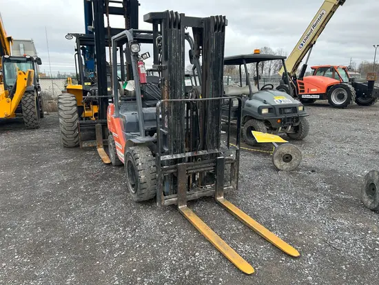 2018 Toyota 8FGU30 Warehouse Forklift
