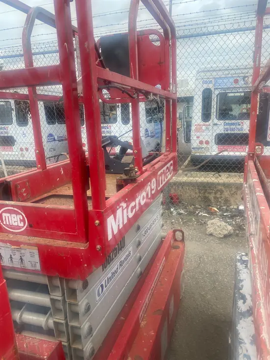 2018 MEC MICRO 19 Scissor Lift