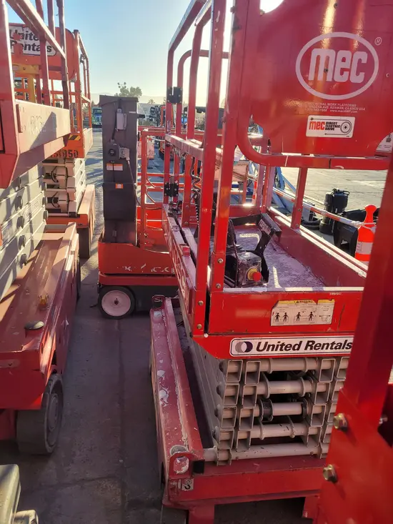 2018 MEC MICRO 19 Scissor Lift