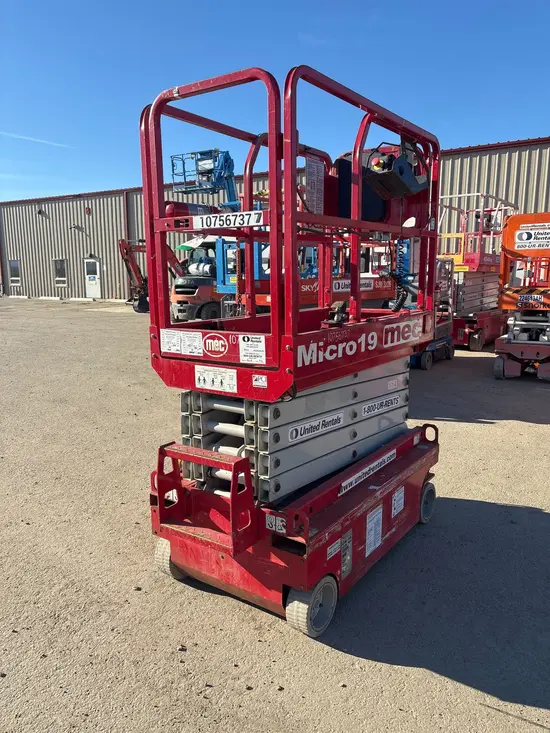 2018 MEC MICRO 19 Scissor Lift