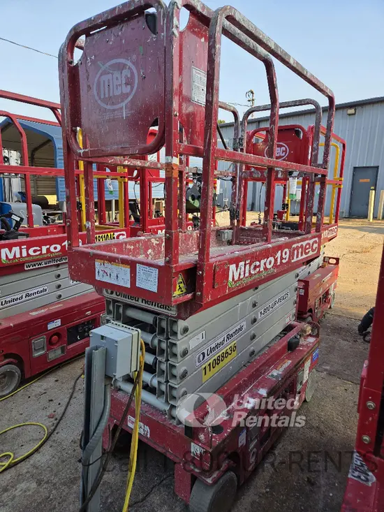 2020 MEC MICRO 19 Scissor Lift