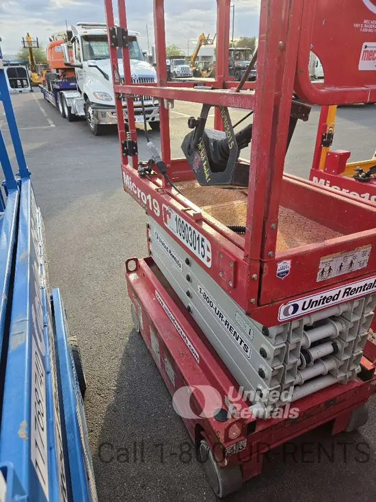 2019 MEC MICRO 19 Scissor Lift