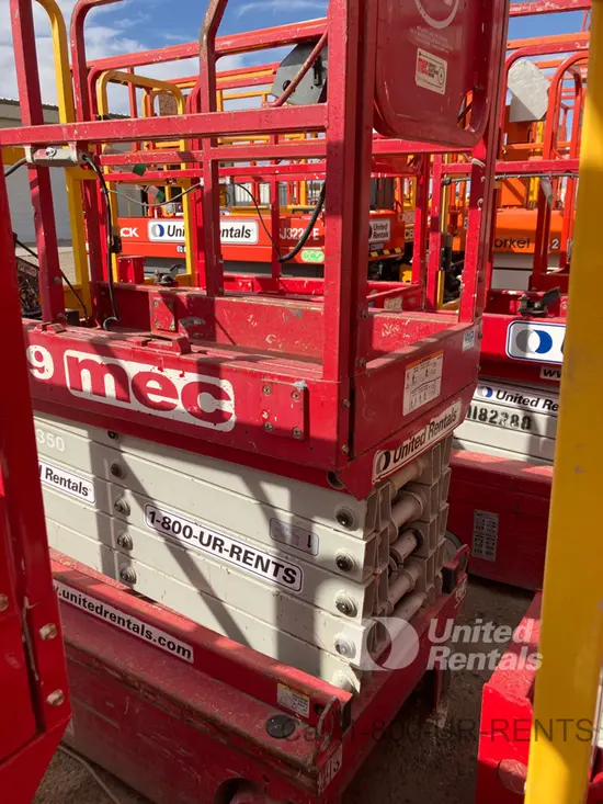 2018 MEC MICRO 19 Scissor Lift