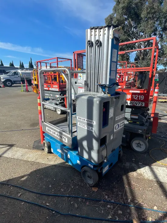 2017 Genie GR-20 Self-Propelled One-Person Lift