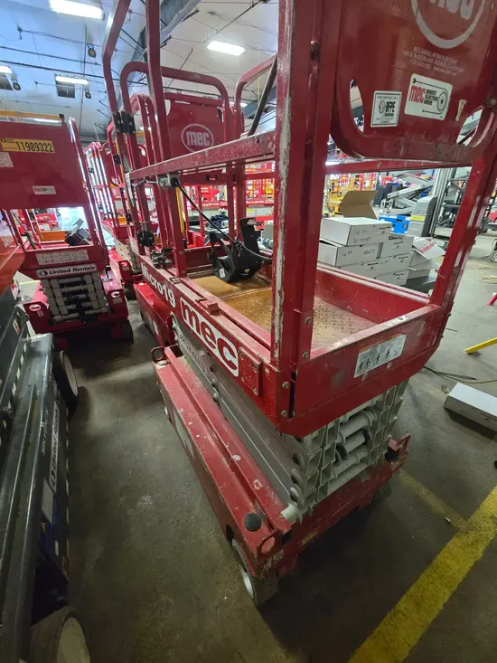 2018 MEC MICRO 19 Scissor Lift