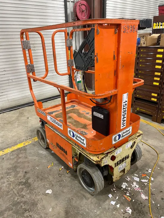 2015 JLG 1230ES Self-Propelled One-Person Lift