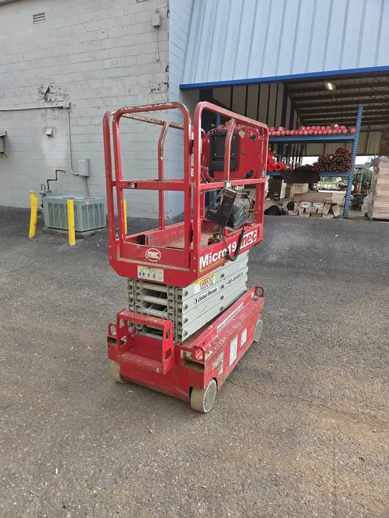 2019 MEC MICRO 19 Scissor Lift