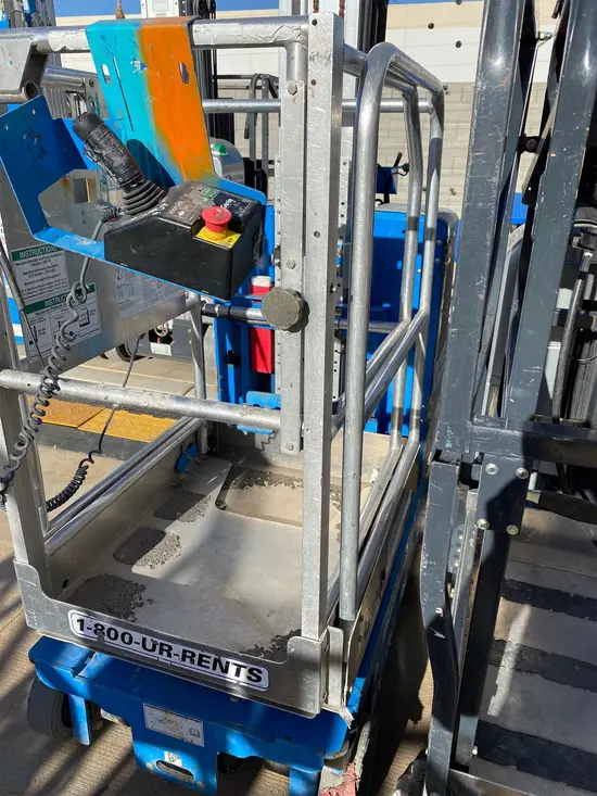 2017 Genie GR-20 Self-Propelled One-Person Lift