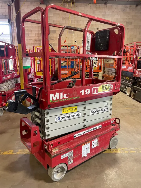 2019 MEC MICRO 19 Scissor Lift
