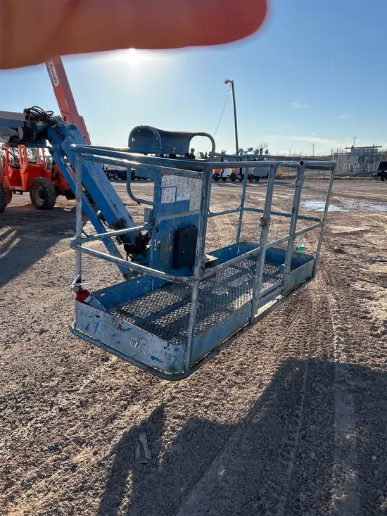 2016 Genie Z-62/40J Articulating Boom Lift