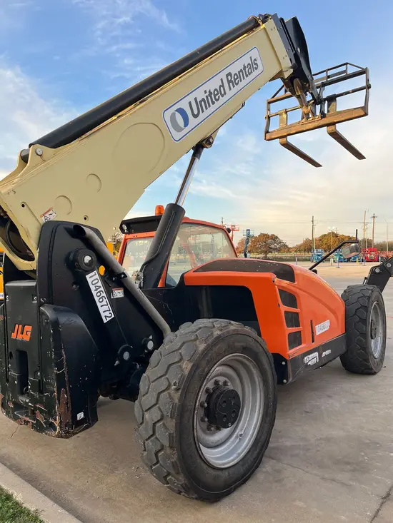 2016 JLG 1055 Forklift