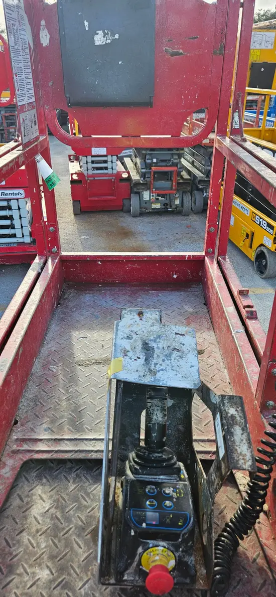 2018 MEC MICRO 19 Scissor Lift
