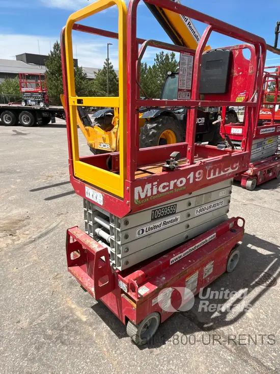 2019 MEC MICRO 19 Scissor Lift