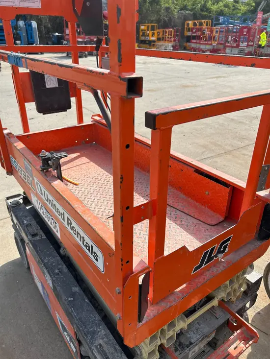 2022 JLG ES1330L Scissor Lift