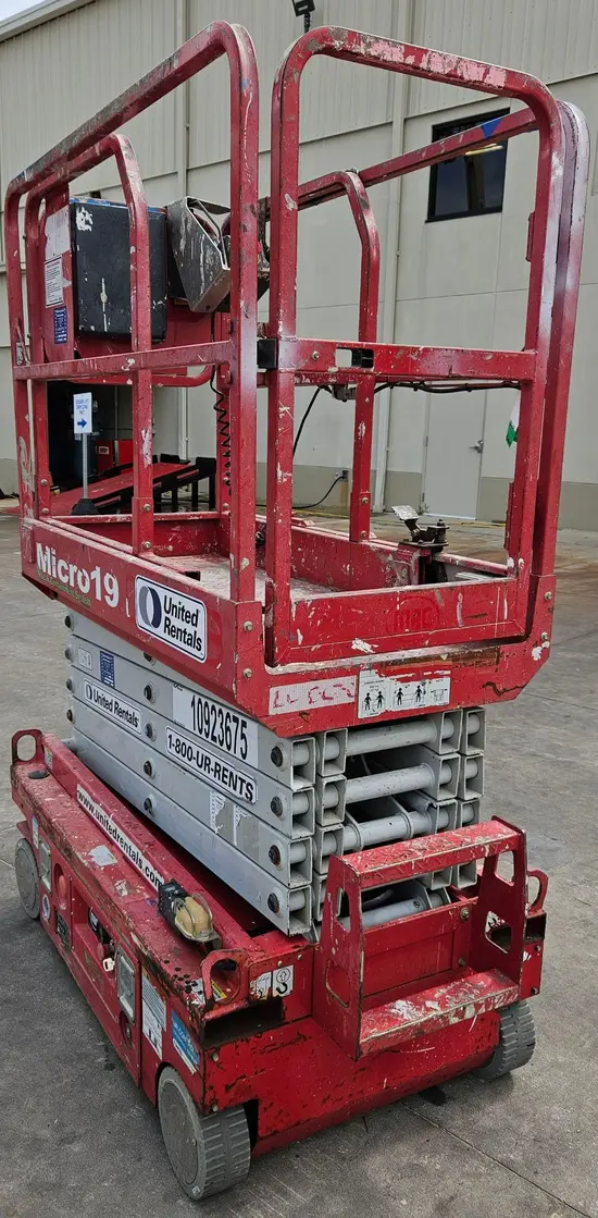 2019 MEC MICRO 19 Scissor Lift