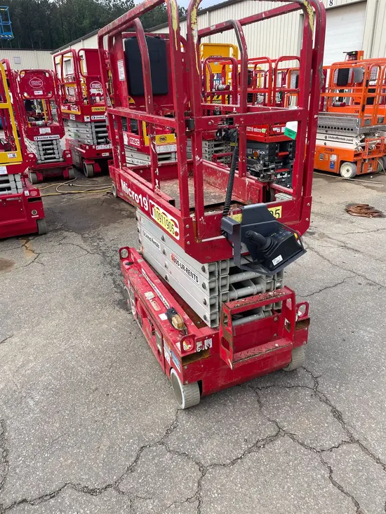 2019 MEC MICRO 19 Scissor Lift