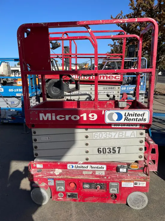 2018 MEC MICRO 19 Scissor Lift