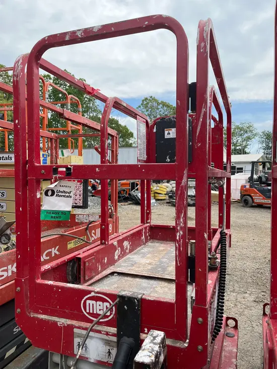 2018 MEC MICRO 19 Scissor Lift