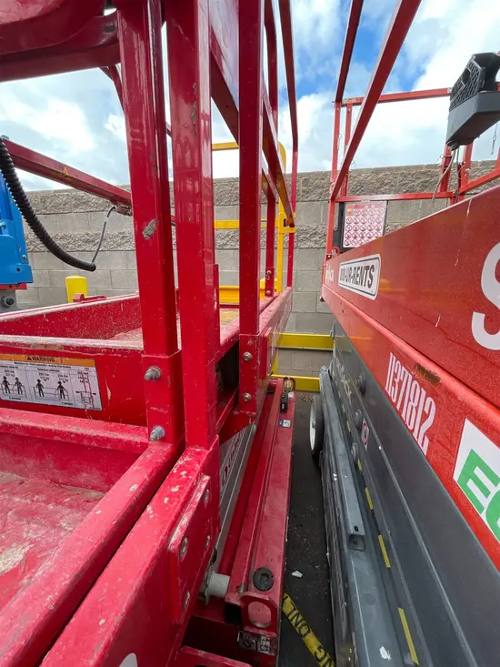 2018 MEC MICRO 19 Scissor Lift