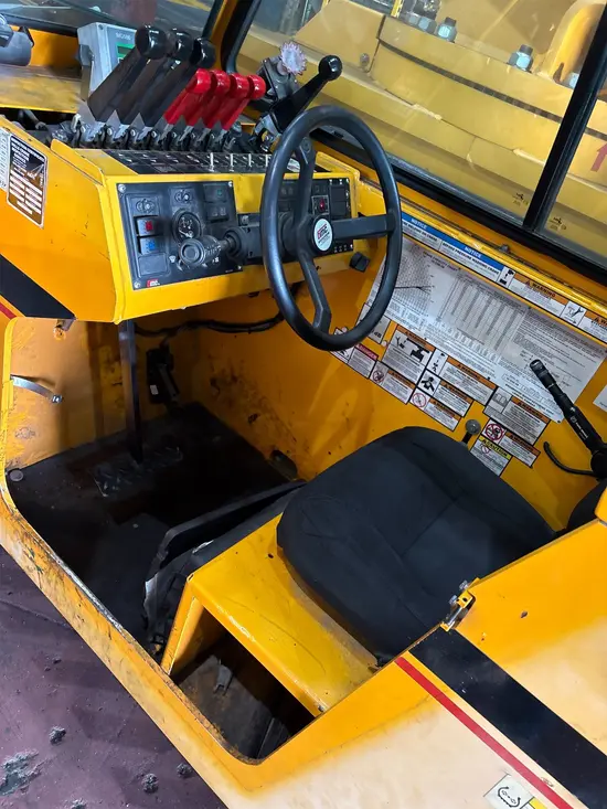 2014 Broderson IC-250-3D