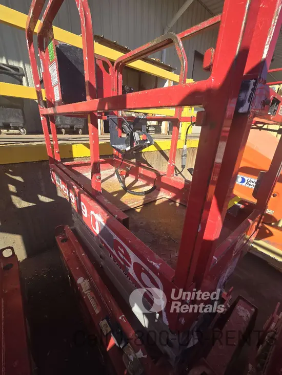 2019 MEC MICRO 19 Scissor Lift