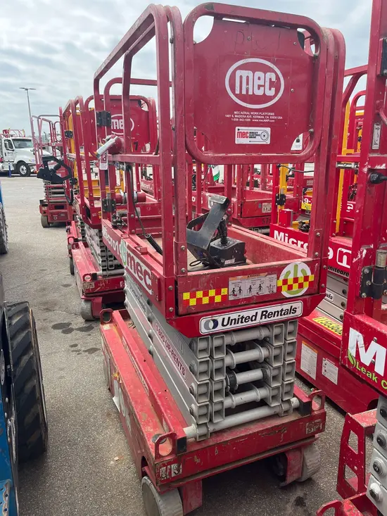 2018 MEC MICRO 19 Scissor Lift