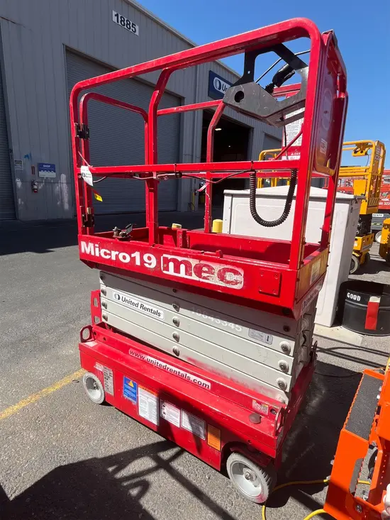 2018 MEC MICRO 19 Scissor Lift