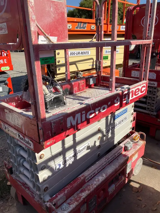 2018 MEC MICRO 19 Scissor Lift