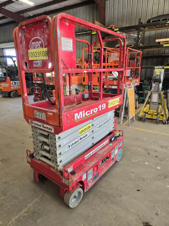 2019 MEC MICRO 19 Scissor Lift